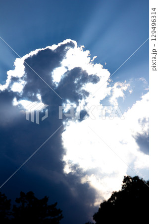 東京の夕暮れと雲 129496314