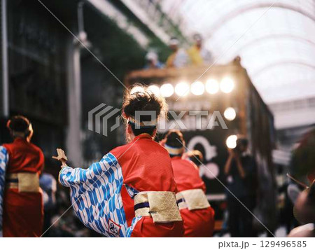 帯屋町で踊るよさこい祭り 129496585