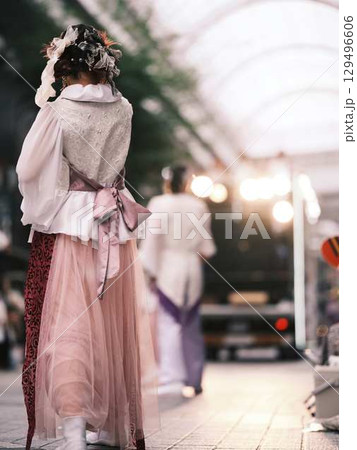 帯屋町で踊るよさこい祭り 129496606