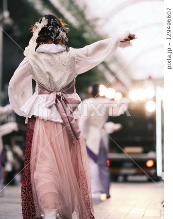 帯屋町で踊るよさこい祭り 帯屋町で踊るよさこい祭り 129496607
