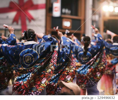 帯屋町で踊るよさこい祭り 帯屋町で踊るよさこい祭り 129496632