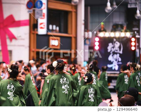 帯屋町で踊るよさこい祭り 帯屋町で踊るよさこい祭り 129496640
