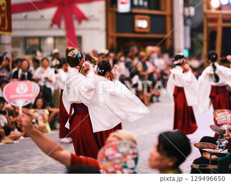 帯屋町で踊るよさこい祭り 帯屋町で踊るよさこい祭り 129496650