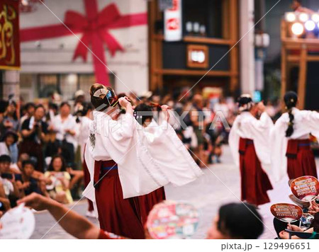 帯屋町で踊るよさこい祭り 129496651