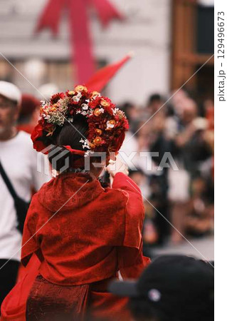 帯屋町で踊るよさこい祭り 129496673