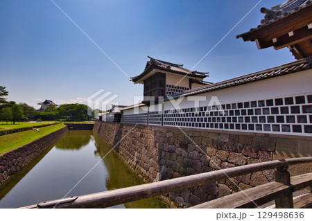 初夏の金沢城公園 129498636