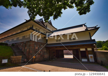 初夏の金沢城公園 129498641