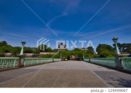 初夏の金沢城公園 129499067