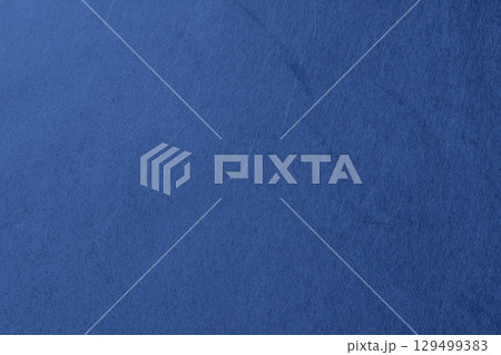 青色の和紙の背景 129499383