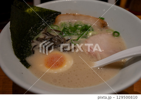 とんこつラーメン 129500810