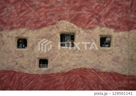 お店の壁 129501141