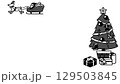 サンタクロースとクリスマスツリーの手描き風白黒フレーム【サンタ左上・ツリー右】 129503845