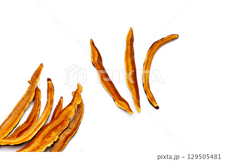 Dried sliced lingzhi mushroom or reishi mushroom 129505481