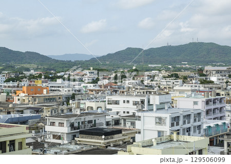 石垣島の市街地を見渡す 石垣島の市街地を見渡す 129506099