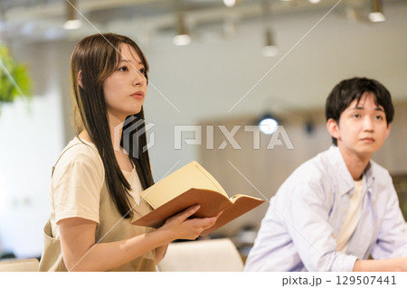 　講演を聞く大学ゼミ生 129507441