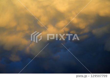 Mammatus clouds that signal stormy skies Mammatus clouds that signal stormy skies 129507709