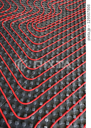 Tubes of radiant underfloor heating installation 129507808