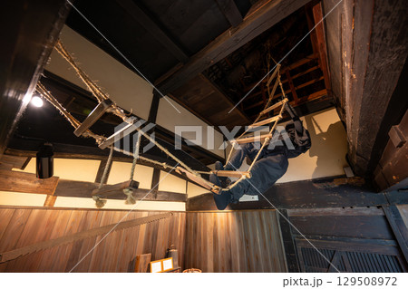 甲賀流 忍者屋敷 屋敷内部の縄はしご(滋賀県甲賀市) 甲賀流 忍者屋敷 屋敷内部の縄はしご(滋賀県甲賀市) 129508972