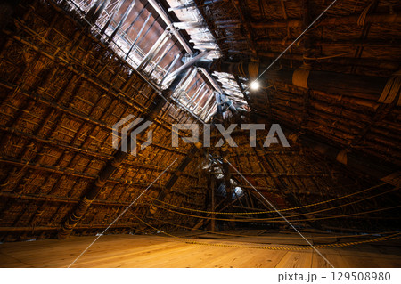 甲賀流 忍者屋敷　屋敷内部の屋根裏（滋賀県甲賀市） 129508980