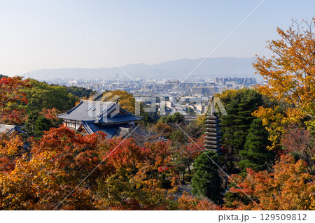 stone pagoda and traditional buildings in the temple park of Kiyomizu-dera, Kyoto, Japa 129509812