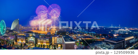 横浜みなとみらい夏祭り 花火上がるみなとみらい 横浜みなとみらい夏祭り 花火上がるみなとみらい 129509936