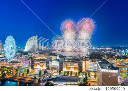 横浜みなとみらい夏祭り 花火上がるみなとみらい 横浜みなとみらい夏祭り 花火上がるみなとみらい 129509940