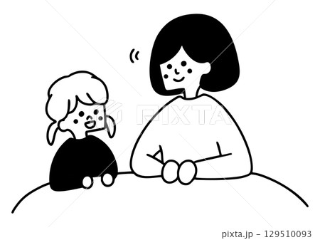 子どもの話を聞く女性 129510093