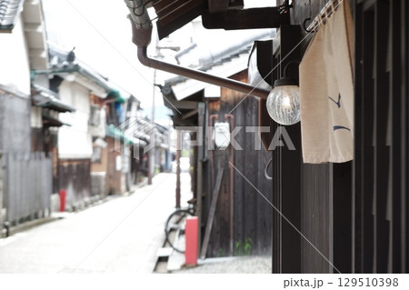 奈良県橿原市今井町の古い街並み 奈良県橿原市今井町の古い街並み 129510398