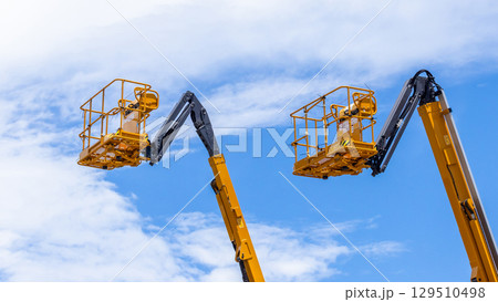 Articulate boom lift with blue sky background, Aerial platform lift telescopic boom lift hydraulic boom lift, Mobile construction crane, Construction boom lifts Articulate boom lift with blue sky background, Aerial platform lift telescopic boom lift hydraulic boom lift, Mobile construction crane, Construction boom lifts 129510498