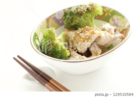 冷しゃぶの豚肉とブロッコリー 冷しゃぶの豚肉とブロッコリー 129510564
