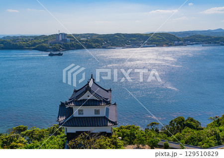 【長崎県】平戸城天守から眺める見奏櫓と平戸瀬戸 【長崎県】平戸城天守から眺める見奏櫓と平戸瀬戸 129510829