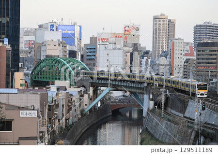 御茶ノ水夕景・総武線昌平橋【東京都文京区～千代田区】 129511189