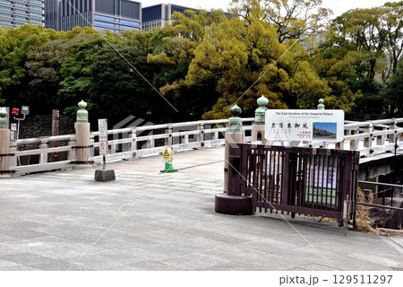 千代田区 平川橋と皇居東御苑案内板 千代田区 平川橋と皇居東御苑案内板 129511297