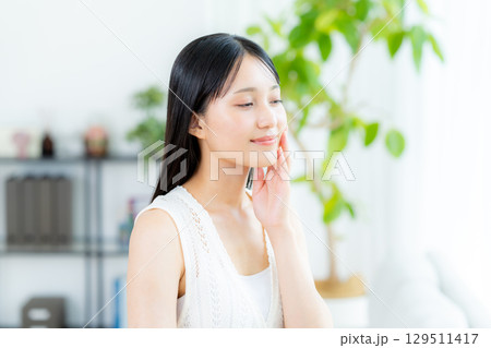 若い女性の美容イメージ 若い女性の美容イメージ 129511417