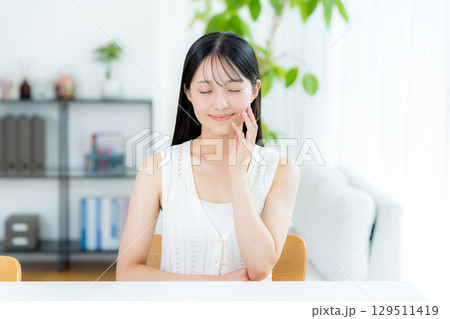 若い女性の美容イメージ 若い女性の美容イメージ 129511419
