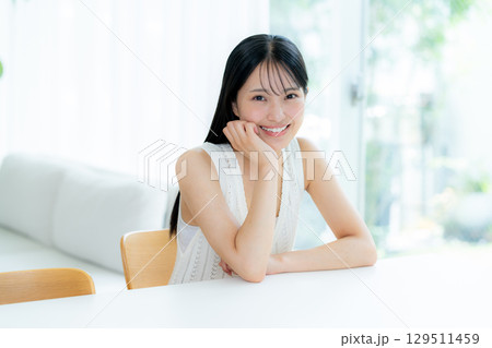 若い女性の美容イメージ 129511459