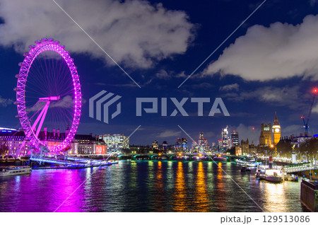 ロンドンのとても美しい夜景風景 129513086