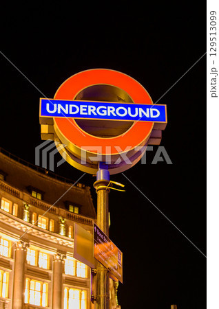 ロンドンのとても美しい夜景風景 129513099