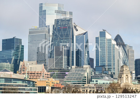 ロンドンのとても美しい街中風景 129513247