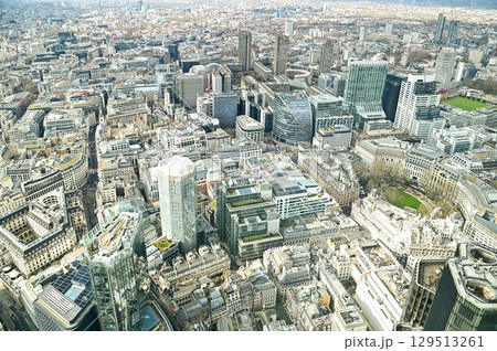 ロンドンのとても美しい街中風景 129513261