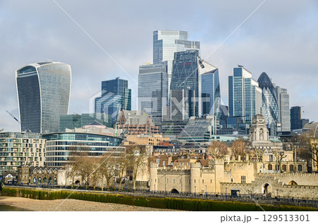 ロンドン塔のとても美しい風景 ロンドン塔のとても美しい風景 129513301