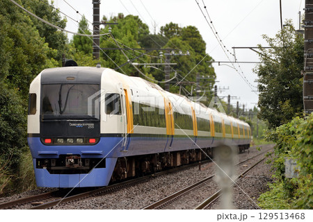 外房線を走る255系臨時特急わかしお89号 129513468