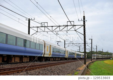 外房線を走るE257系特急わかしお9号 129513603