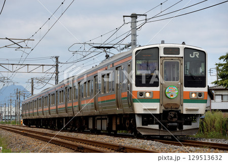 両毛線を走る211系普通電車4両 両毛線を走る211系普通電車4両 129513632