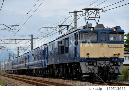 両毛線を走るEF64代走の快速SL・GV桐生号 129513633