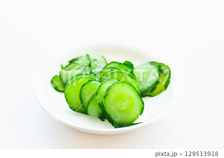 輪切りした冷凍キュウリ 129513918