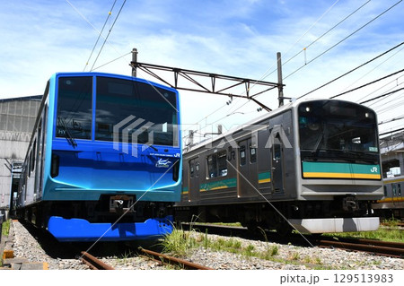 車両基地で並ぶFV-E991系と南武支線の205系1000系 車両基地で並ぶFV-E991系と南武支線の205系1000系 129513983