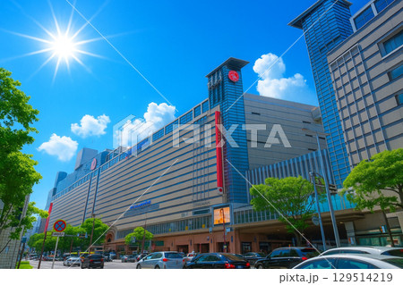 若葉と新緑の天神繁華街 三越 若葉と新緑の天神繁華街 三越 129514219