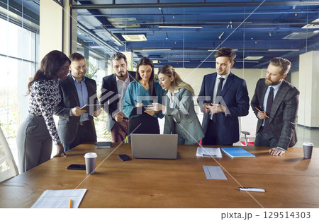Office Team Collaborating During Group Meeting And Communication 129514303