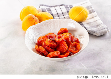 Dry sweet ripe apricots heap 129516491